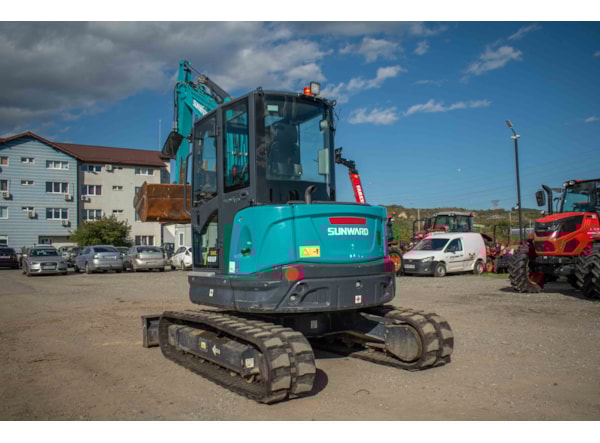 Midiexcavator SUNWARD SWE 60 Uf de vanzare